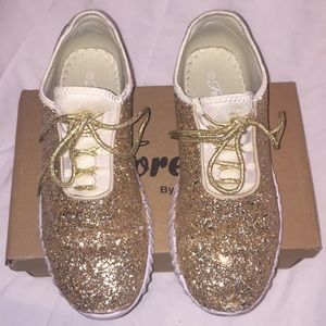 Woman’s Size 10M Glitter tennis shoes,Forever Link
